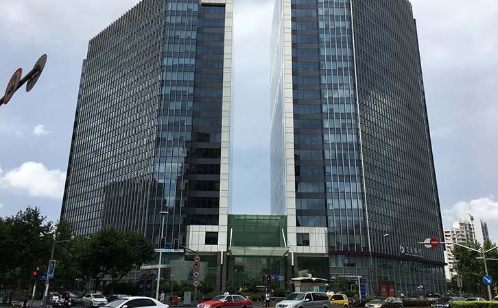 上海东方金融广场：浦东新区的金融焦点